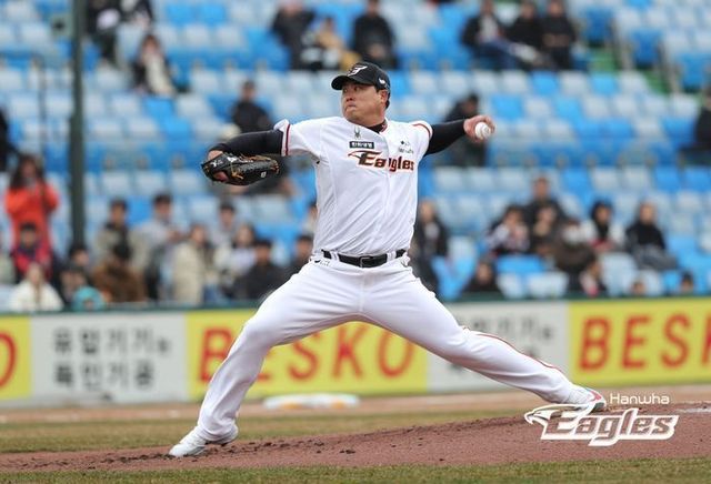 류현진이 12일 대전한화생명이글스파크에서 열린 KIA타이거즈와 시범경기에서 역투하고 있다. ⓒ 한화이글스