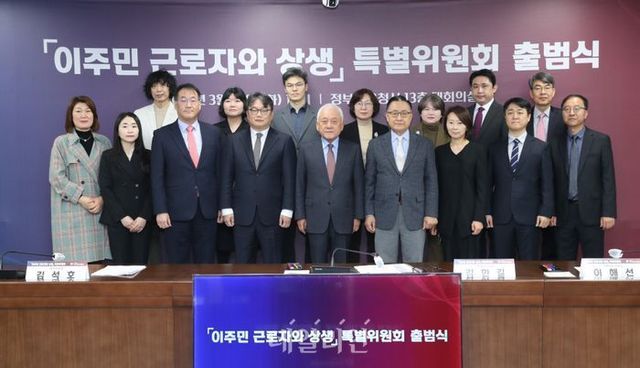 대통령직속 국민통합위원회는 26일 해외 인재 유치·육성과 맞춤형 인력수급 체계 구축 등을 추진하기 위한 