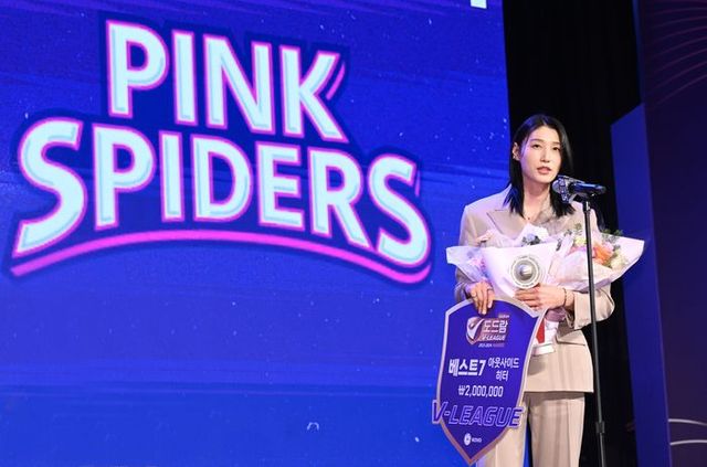 현역 연장 선택한 김연경. ⓒ 한국배구연맹