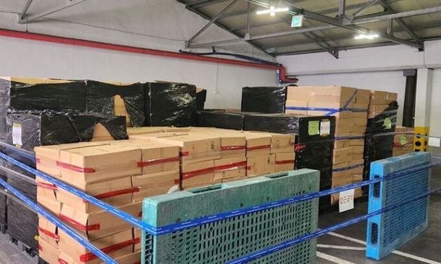 인천 세관 당국이 압수한 면세 담배 40만갑 보관된 해외 수출용 상자.ⓒ인천지검 제공