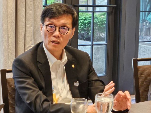 이창용 한국은행 총재가 18일(현지시간) 미국 워싱턴 D.C.에서 국내 기자단과 간담회를 하고 있다. ⓒ연합뉴스