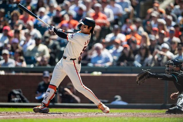 8회 쐐기 2루타를 기록하는 이정후. ⓒ AP=뉴시스