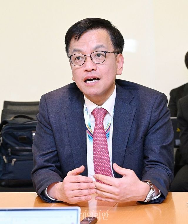 G20(주요 20개국) 재무장관회의 및 IMF·WB 춘계회의 참석차 미국 워싱턴을 방문한 최상목 경제부총리 겸 기획재정부 장관이 18일(현지 시간) 한국 기자단과 간담회를 하고 있다. ⓒG20 재무장관 회의 공동취재단