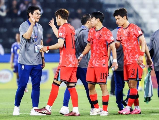 한일전 승리한 황선홍호. ⓒ 뉴시스