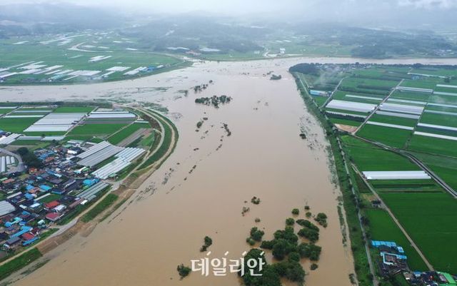 지난해 전남 곡성군 섬진강 하류가 연일 이어진 장마로 크게 불어난 모습. ⓒ뉴시스
