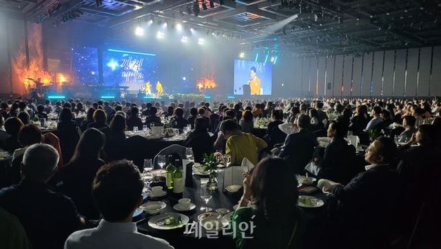 객석을 가득 메운 가수 강진의 팬과 관객들 ⓒ골든아워 엔터테인먼트 제공