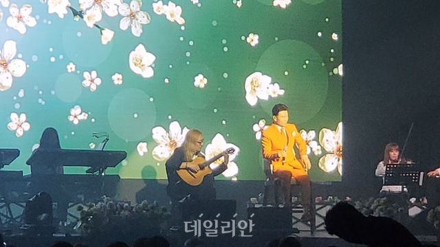 화려한 무대장치와 배경 영상보다 멋진 건 연주를 맡은 밴드와 클래식 합주단, 코러스와 무용수들이었다 ⓒ골든아워 엔터테인먼트 제공