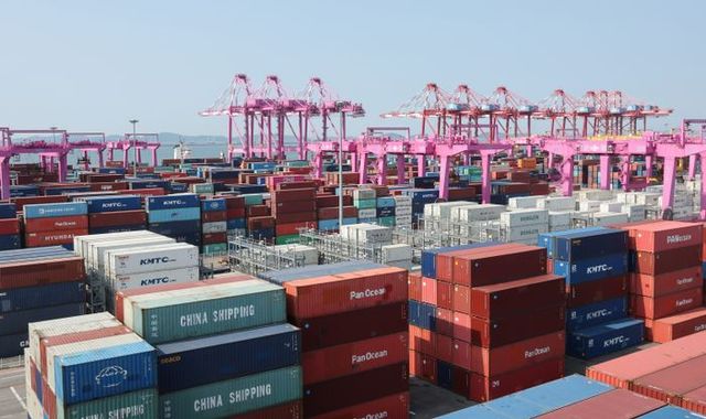 9일 인천 연수구 인천신항 컨테이너 터미널에 컨테이너가 쌓여있다. ⓒ뉴시스