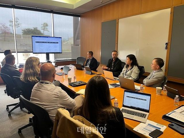 부산항만공사가 지난 13일부터 15일까지 미국 LA에서 열린 제6회 체인 포트 아카데미 워크숍에 참석해 설명을 듣고 있다. ⓒ부산항만공사
