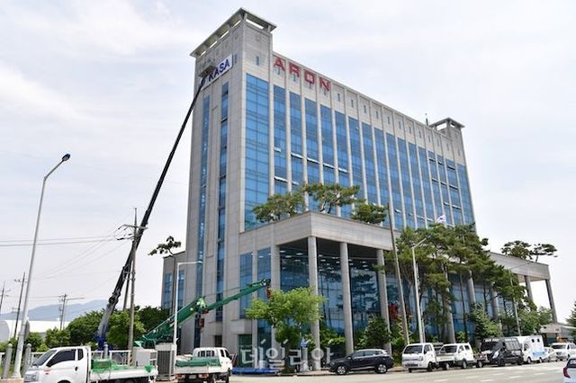 우주항공청에서 현판을 설치하고 있는 모습. ⓒ뉴시스