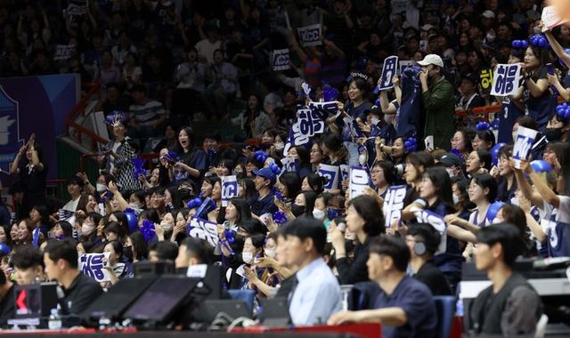 빠르게 부산 팬들의 마음을 사로잡은 부산 KCC. ⓒ 뉴시스