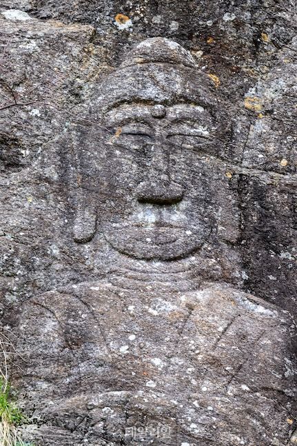 12불상 가운데 가장 온전하게 보전된 불상 1의 모습. 이목구비와 몸의 형태까지 뚜렷한 윤곽을 볼 수 있다. ⓒ데일리안 배군득 기자