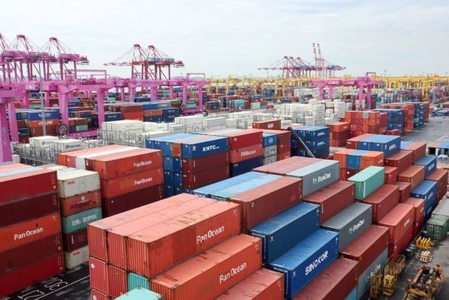 인천 연수구 인천신항 컨테이너 터미널에 컨테이너가 쌓여있다.ⓒ뉴시스