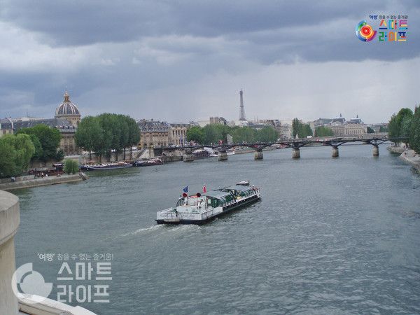 센 강 유람선을 타고 파리를 즐겨보자