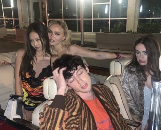 릴리 로즈뎁 SNS