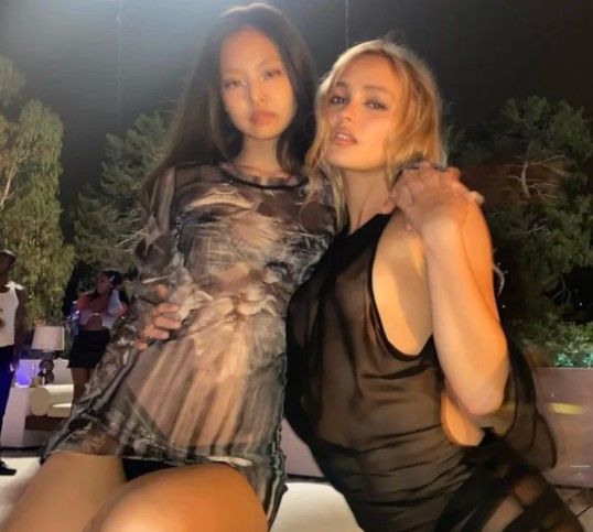 릴리 로즈뎁 SNS