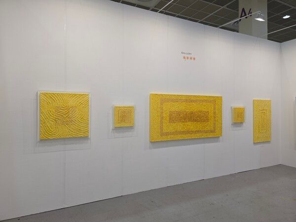 화랑미술제에 전시중인 ‘존엄(Dignity)’ 시리즈 Yellow 버전