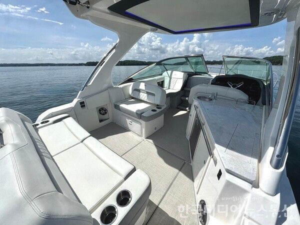 &nbsp;리갈 33피트 데이크루징용 으로 최고의 모델