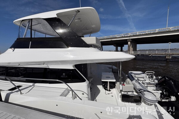 아킬라 42피트 1인운용 가능한크기에 선상파티용 으로 많이 이용