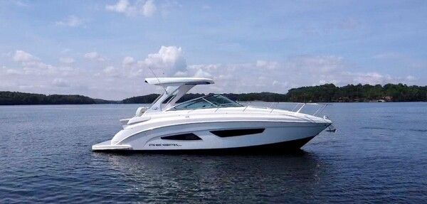 리갈 33피트 데이크루징용 으로 최고의 모델