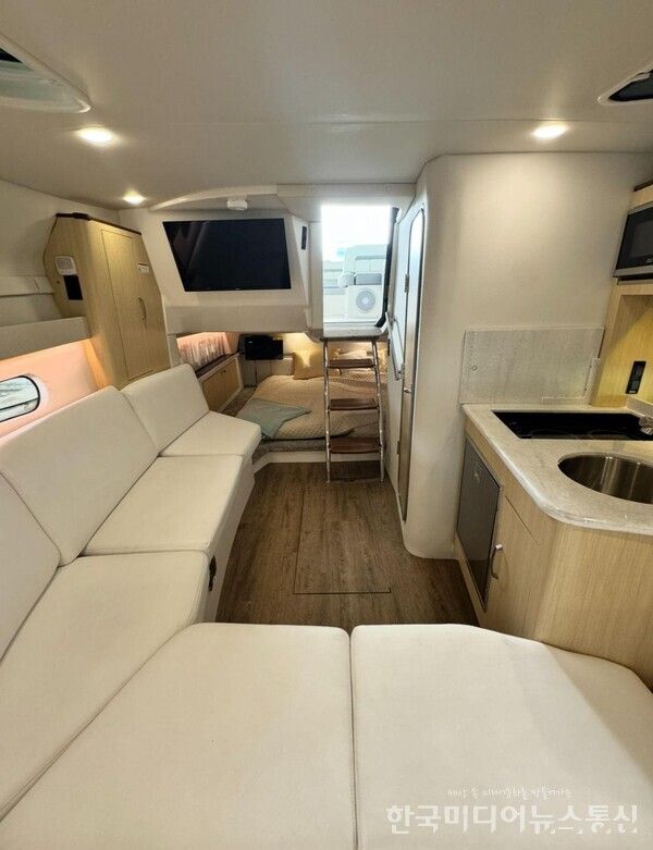 아지뮤트, 플라이브릿지 42