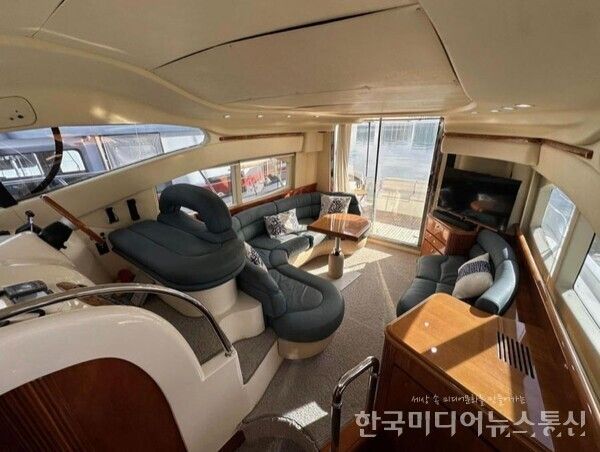 아지뮤트, 38FT 플라이브릿지