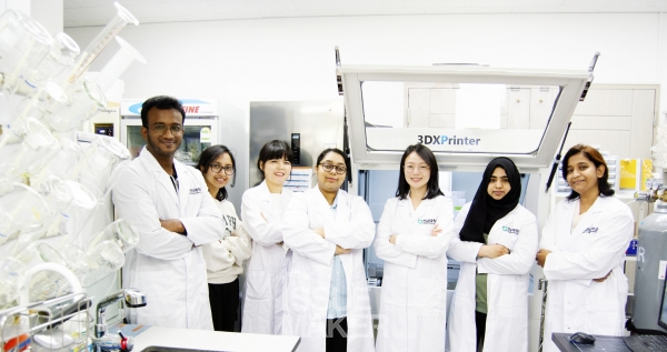 이희경 교수는 “우리 학과는 디지털농업 전문인력양성 및 기술 개발사업이나 4단계 BK21 IT-Bio융합시스템농업교육연구단 운영을 통해 학생들이 다변화하는 학문에 잘 적응할 수 있도록 다이나믹한 환경을 조성하며 각 분야의 전문 교수님들이 인력양성 프로그램에 적극적으로 참여하고 있습니다”라고 학과의 우수성을 설명했다.(사진=임성희 기자)