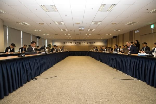 과학기술정보통신부는 지난 8월 국가과학기술자문회의 심의회의에서 ‘제1차 국가전략기술 육성 기본계획’을 발표했다고 전했다. ⓒ과학기술정보통신부