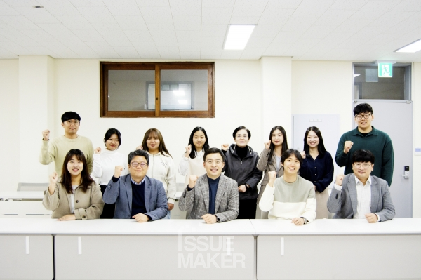 김영래 단장은 “효율적인 교육프로그램을 개발하고 운영하여 참여 학생들을 지역, 기업과 대학이 만족하는 전문인재로 배출시키는 일들은 사업단의 참여 교직원이 주도적으로 기획하고 만들어 나가고 있습니다. 참여 교직원이 사업단을 운영하면서 학생들의 성장 과정을 보며 보람과 성취감을 느낄 수 있도록 즐거운 사업단 환경을 만들어 가려고 노력하고 있습니다”라고 밝혔다.(사진=임성희 기자)