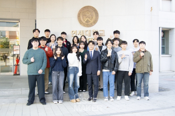 김정환 교수는 AI를 활용한 화학 공정 설계 분야는 블루오션이라며 학생들의 취업과 진학을 적극적으로 권유했다. 그는 학생들이 자율적으로 연구할 수 있는 환경을 조성해 최상의 결과가 나올 수 있게 돕고 있다.(사진=임성희 기자)