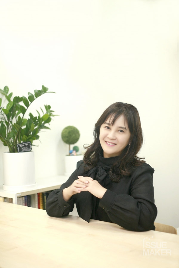 고민서 꽃피다국어 대표사진=김남근 기자