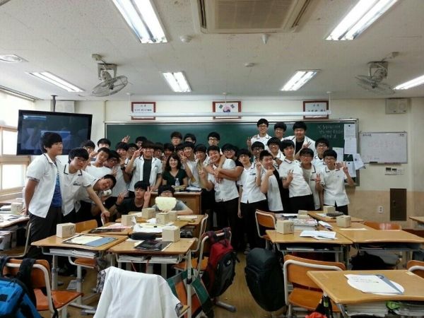 자신만의 교육 사업을 펼치기 전 고민서 대표는 국어 과목 스타강사이자 자기주도학습 강사로서 높은 입지를 다져나갔다. 사진은 진학사 자기주도학습 강의 당시의 사진.ⓒ 꽃피다국어