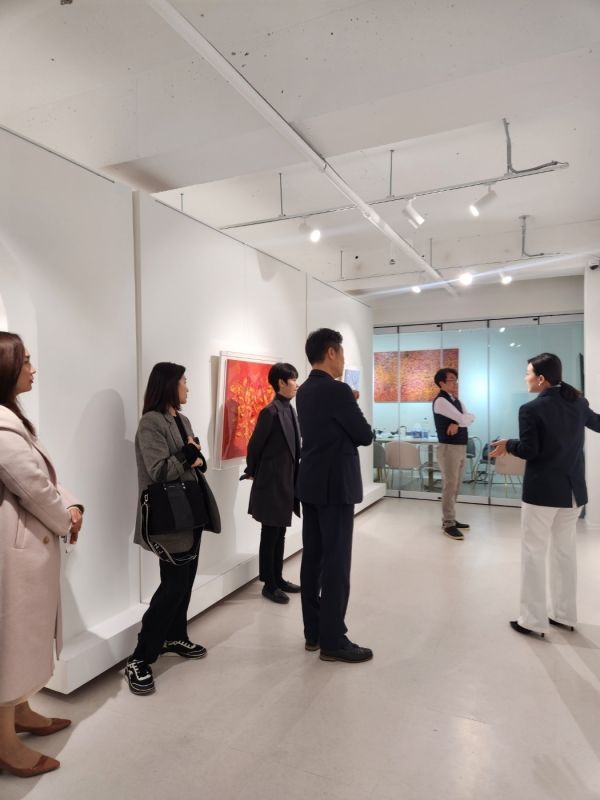 강지우 대표는 지난 1월, 예술의 진정한 가치를 지켜 작가와 컬렉터, 그리고 갤러리 모두가 win-win할 수 있는 생태계를 만들고자 프라이빗 갤러리인 갤러리디바인(Gallery Divine)의 문을 열고 새로운 도전을 시작했다.ⓒ 갤러리디바인(Gallery Divine)