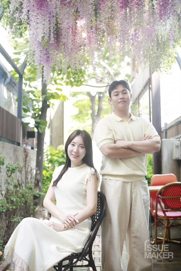 이연주(좌), 임현덕(우) 떠올라마케팅 대표사진=김남근 기자