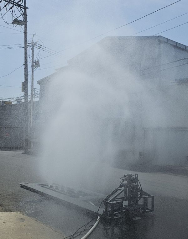 크라운방재(주)가 개발 중인 리프트형 전기차 견인 소화장치는 전기차 화재 발생 시 제거(견인)와 소화를 동시에 수행하는 역할을 할 것으로 기대를 모은다. ⓒ크라운방재(주)