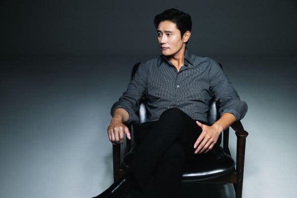 이병헌은 데뷔 35년간 폭넓은 연기력으로 다양한 장르의 작품에서 활약하며 믿고 보는 명품 배우이자 연기 장인의 반열에 올랐다. ⓒBH엔터테인먼트