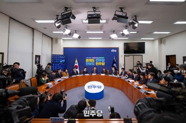 김병기 더불어민주당 원내대표는 “완전 내란 종식을 위해 내란전담재판부 설치를 차질 없이 추진하겠다”고 밝혔다. ⓒ더불어민주당