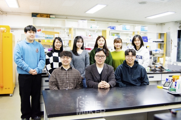 김창수 교수는 학생들을 위해 의도적으로 방치한다며 “방치처럼 보일 수 있겠지만 학생 자율에 최대한 맡기려 노력합니다. 무엇보다도 끈기를 가지려면 타율적인 것보다 자율적인 게 중요합니다”라고 밝혔다.(사진=임성희 기자)