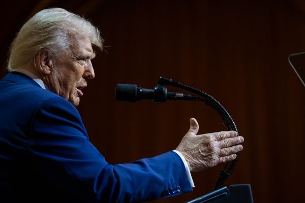 미국이 관세를 통한 무역전쟁에 뛰어든 것은 상당한 무역적자를 보고 있어 이를 해소하기 위한 것으로 풀이된다. ⓒThe White House/Flickr