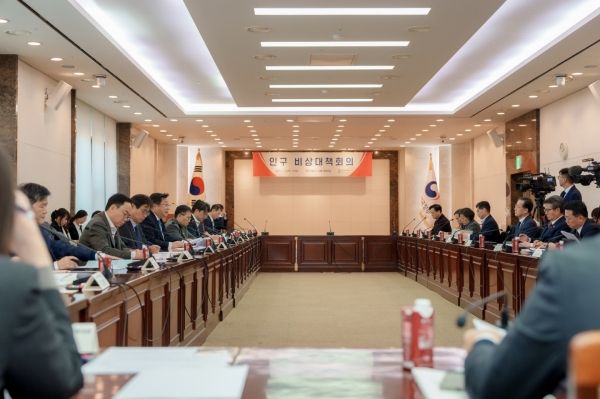 인구 감소가 경제에 미치는 영향은 가볍지 않다. 점차 벼랑 끝으로 몰리는 상황 속 도약을 위한 모두의 지혜가 필요한 때이다. ⓒ저출산·고령사회위원회