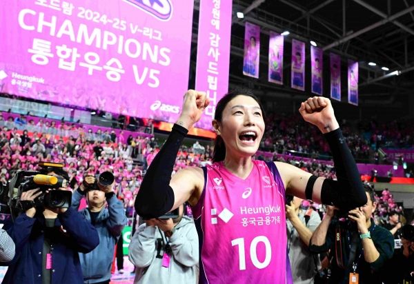 한국 배구사에 큰 발자취를 남긴 김연경이 2024~25 프로배구 통합 우승으로 선수 인생에 마침표를 찍었다. ⓒ한국배구연맹