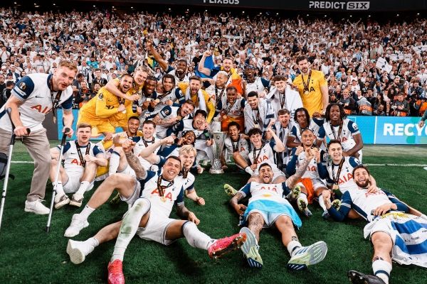 토트넘은 2008년 리그컵 이후 17년 만에 공식 대회 우승을 달성했다. ⓒ토트넘 홋스퍼 엑스(X)