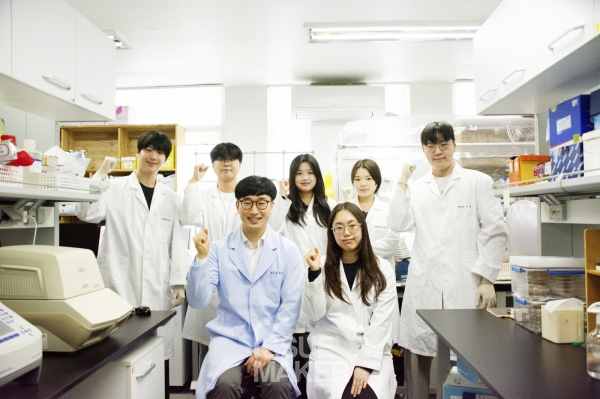 인간 생명 연장의 새로운 화두인 ‘마이크로바이옴’을 자신만의 기술력으로 다루며 새로운 이야기를 써 갈 김종걸 교수 연구그룹의 미래를 기대해본다.(사진=임성희 기자)