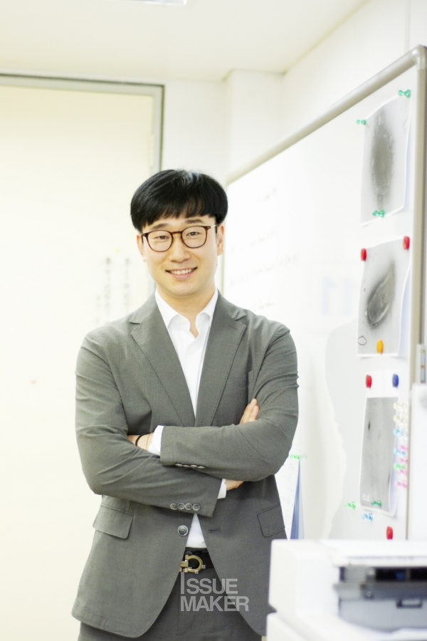 김종걸 교수는 “제가 해양에서 암모니아 산화 고균을 감염시키는 바이러스를 분리한 것은 세계에서 유일하다고 말씀드릴 수 있습니다. 이를 통해 새로운 고균 면역시스템을 찾는 건 정말 쉽지 않은 저의 인생 숙제이기도 합니다”라고 말했다.(사진=임성희 기자)