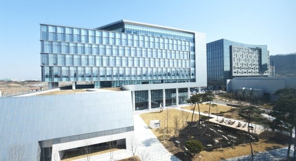 이번 연금 개혁은 ‘더 내고 더 받는’ 식으로 숫자를 바꾼 모수 개혁과 함께 국가 지급 보장 명문화, 군 복무·출산 크레디트 확대 등을 담고 있다. ⓒ국민연금공단