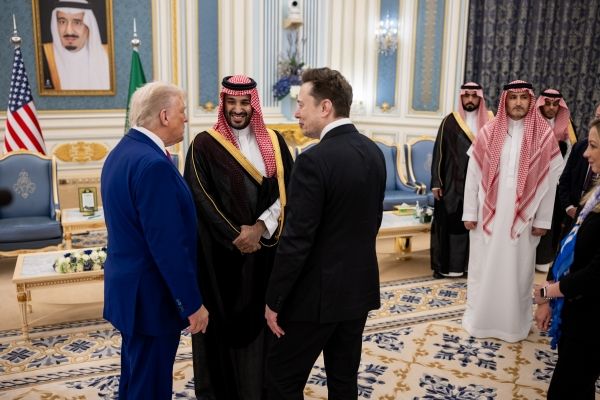 무함마드 빈 살만 사우디 왕세자는 도널드 트럼프 미국 대통령을 AI 산업의 핵심 파트너로 삼는 모습이다. ⓒOfficial White House Photo by Daniel Torok/Flickr