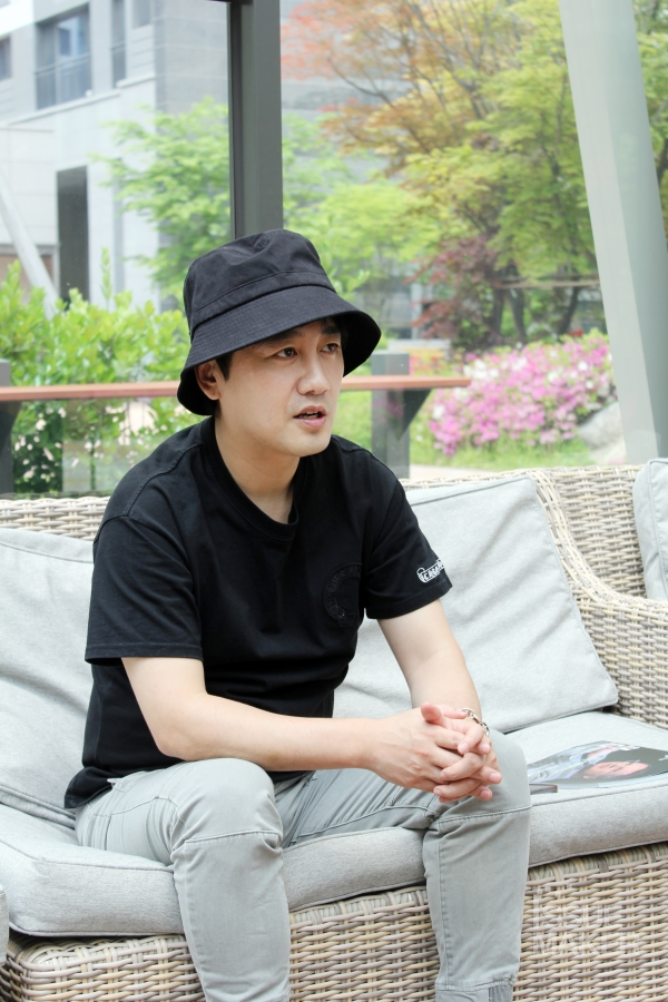 수많은 우여곡절 속에서도 꿋꿋하게 자신의 길을 걸어온 가수 오진성의 앞으로의 행보를 기대해 본다. 사진=손보승 기자