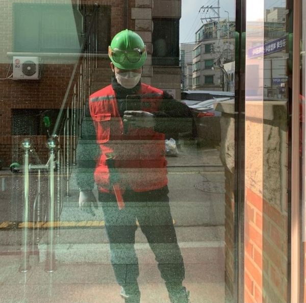 배다솜 대표는 스타트업 사업이 한계에 부딪혔을 때 스스로 생존하고 증명할 수 있는 일을 찾아야 한다는 생각에 ‘인테리어’라는 카드를 꺼냈고, 그 즉시 ‘노가다’라는 검색어 하나로 가장 먼저 검색된 현장으로 발걸음을 옮겼다.ⓒ 저스트인타임