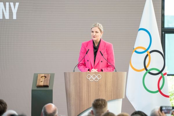 스위스 로잔의 올림픽 하우스에서 열린 이·취임식을 통해 본격적인 커스티 코번트리 위원장은 임기를 시작했다. ⓒIOC/Greg Martin/Flickr