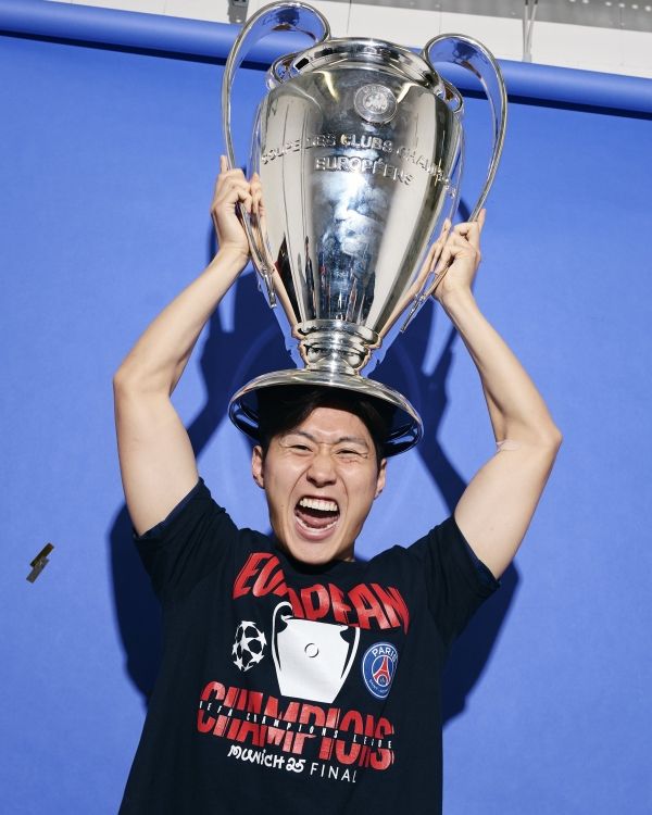 ⓒ파리 생제르맹 엑스(X)